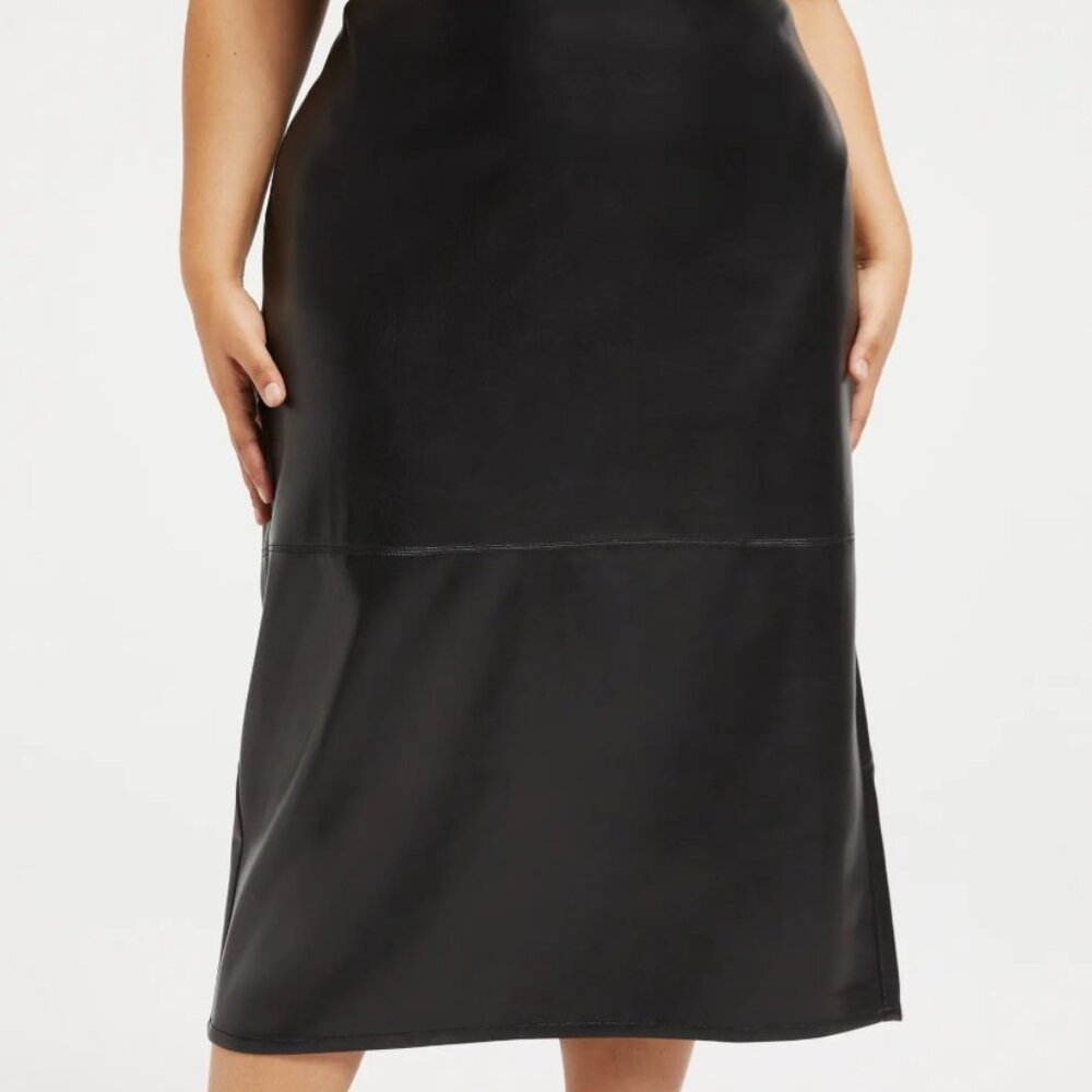 PLUS - Faux Leather Skirt by Good American